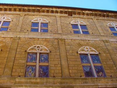 Mittelalterliche Fenster in Pienza, Toscana