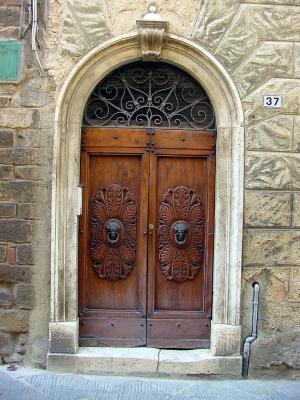 alte Tür in Montalcino (Toscana)
