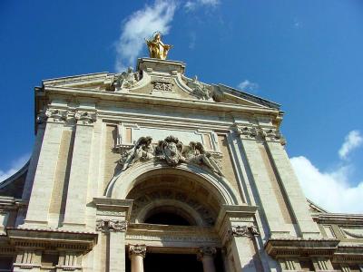 Kirche am Ortseingang von Assisi, Umbrien