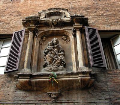 Madonna storica a casa in Siena (Toscana)