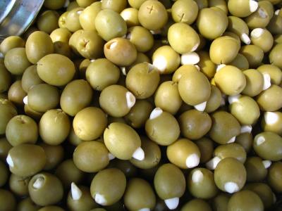 Oliven gefüllt mit Knoblauch