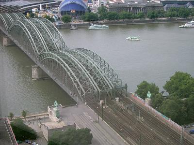 Hohenzollernbrücke mit Reiterdenkmalen