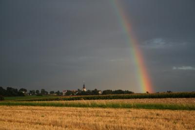 Schauer und Regenbogen über Stenn