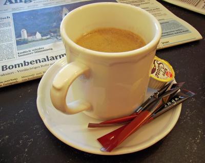 Cafe und Zeitung