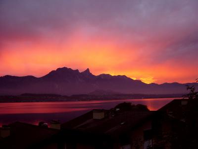 Sommerabend am Thunersee (Schweiz)