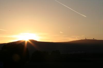 Die letzten Sonnenstrahlen über dem Feldberg