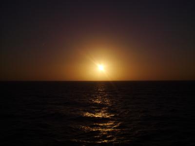 Sonnenuntergang vom Schiff gesehen