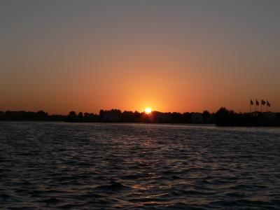 Sonnenaufgang am See in Holland