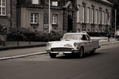 Ford Thunderbird in weiss