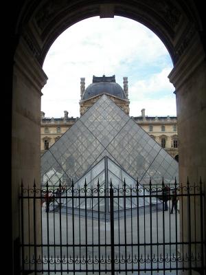 Louvrepyramiden von Innen