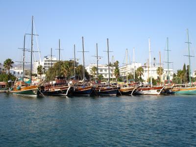 Segelschiffe im Hafen von Kos