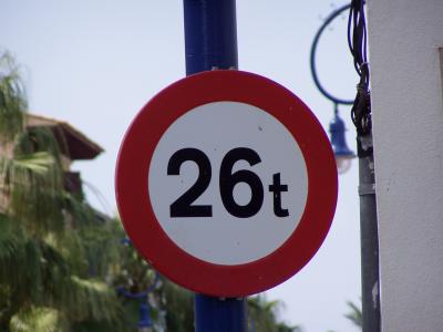 Durchfahrtsverbot für Fahrzeuge über 26 to