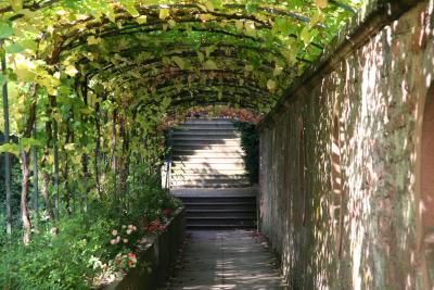 Treppe am Ende des Tunnels