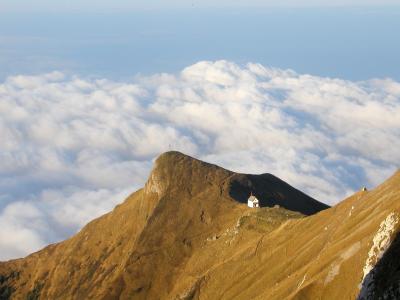 Kirchlein über Nebelmeer