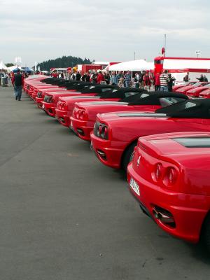 Eine ganze Reihe Ferrari II