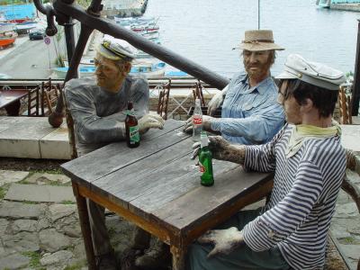 Fischer am Tisch in einen Restaurant in Nessebar Bulgarien.