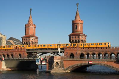 Wahrzeichen Oberbaumbrücke in Berlin