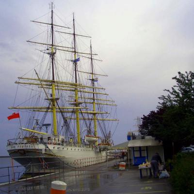 Das Segelschiff Dar Pomorza in Gdynia (Polen)