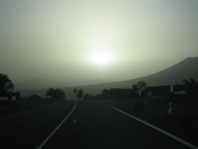 Sonnenuntergang auf Lanzarote bei Ostwind