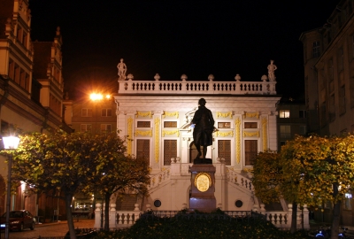 Alte Börse und Goethedenkmal in Leipzig am Abend