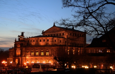Hereinbrechender Abend an der Semperoper Dresden