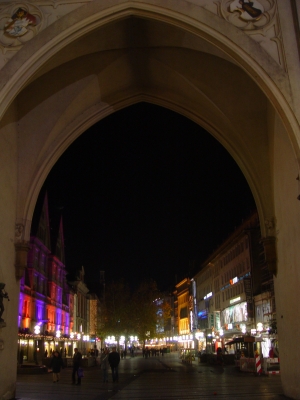Münchens Fußgängerzone bei Nacht