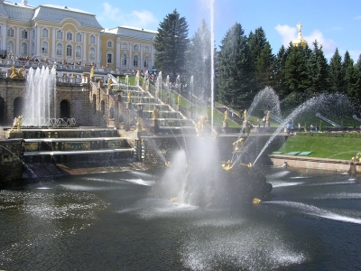 Peterhof/Russland: Große Kaskade mit der Samson-Fontäne