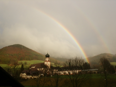 Kloster St.Trudpert im Münstertal mit Regenbogen