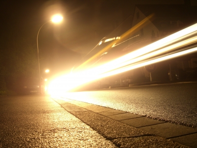 Straße bei Nacht