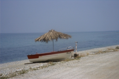Boot mit Sonnenschirm