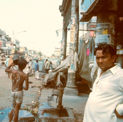 Morgendliches Bad in Rawalpindi ( Pakistan )