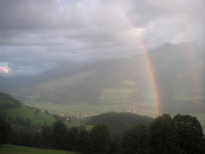 Regenbogen im Gebirge