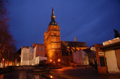 Stralsunder Nikoleikirche Rückseite bei Nacht