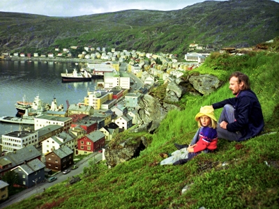 Südost-Blick vom Stadtberg Salen auf Hammerfest ( Norwegen )