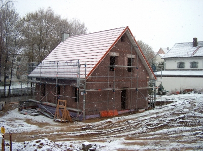 kleines Haus im Schnee