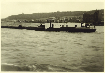 Braunkohlefrachter auf dem Rhein