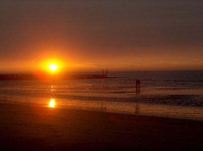 Wunderschöner Sonnenuntergang am Strand