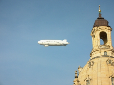 Zeppelin mit Frauenkirche