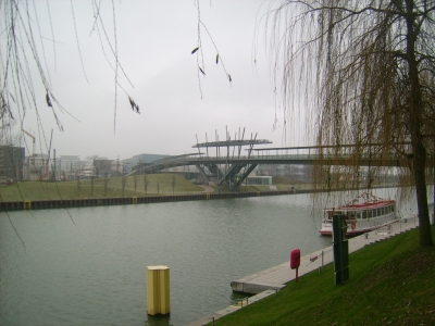 Brücke über den Kanal