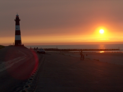 Holland Meer Strand bei einem Sonnenuntergang