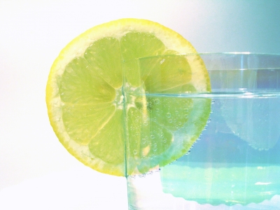 Zitrone im Glas