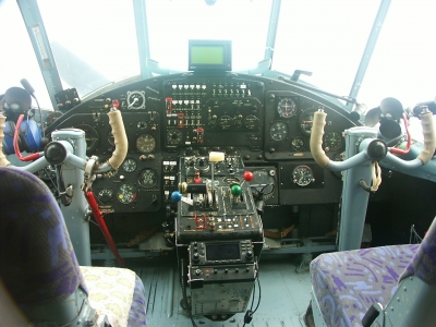 Cockpit einer Antonow AN-2