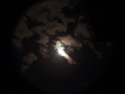 Wolken vor dem Mond