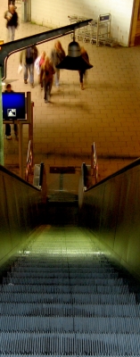 Rolltreppe bei Nacht