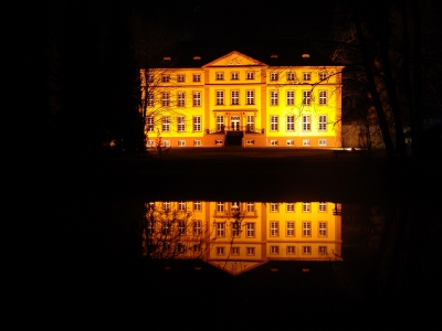 Nachts am Schloss Hallenburg