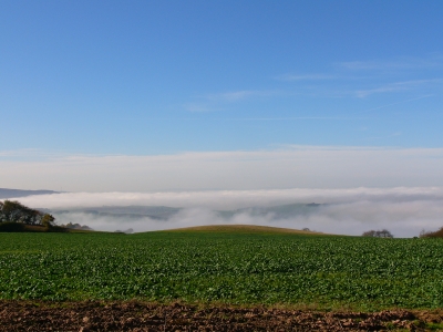 Tal im Nebel