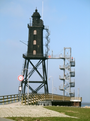 Dorum Leuchtturm mit Seebrücke