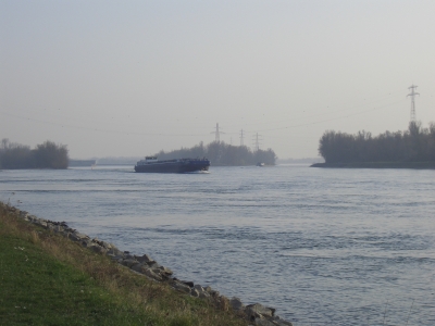 Tanker auf dem Rhein