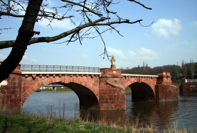 Zerstörte Pöppelmannbrücke in Grimma