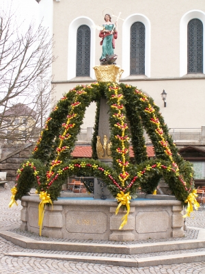 Osterbrunnen in Rötz